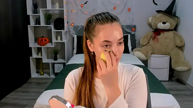 MelanieAlves online show from 15, 10, 2025