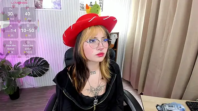 Snapshot of sukini_berry chatting on 14, 10, 2025 sukini berry online show from 14, 10, 2025