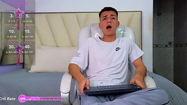 Hotboy21  online show from 13, 9, 2025