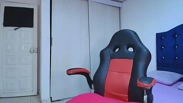 lovehotpink online show from 8, 11, 2025