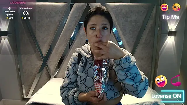 Elaine87  online show from 1, 11, 2025