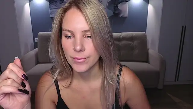 MelanieBennett online show from 18, 10, 2025