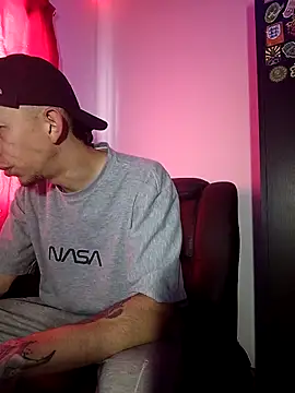 Chris  Jones online show from 11, 9, 2025