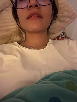 Pretty roxxyy online show from 7, 6, 2026