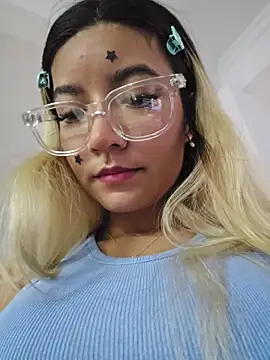 Snapshot of Pretty_roxxyy chatting on 25, 6, 2026 Pretty roxxyy online show from 25, 6, 2026