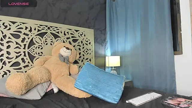 Amyblack   online show from 18, 12, 2025