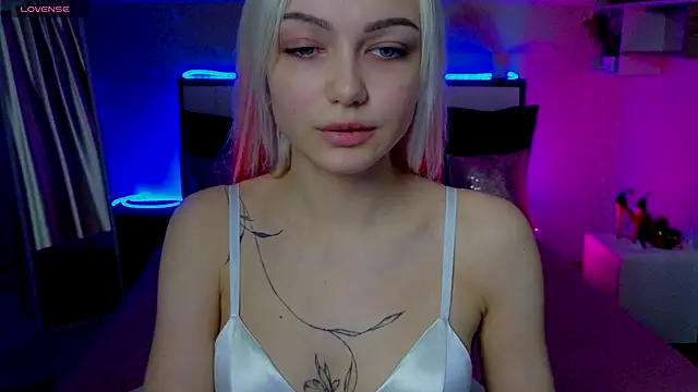 LinaLirian online show from 15, 11, 2025