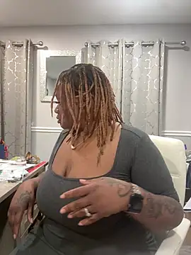 RoyalQueen2u online show from 6, 4, 2026