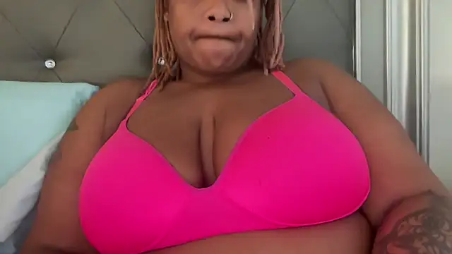 RoyalQueen2u online show from 8, 4, 2026