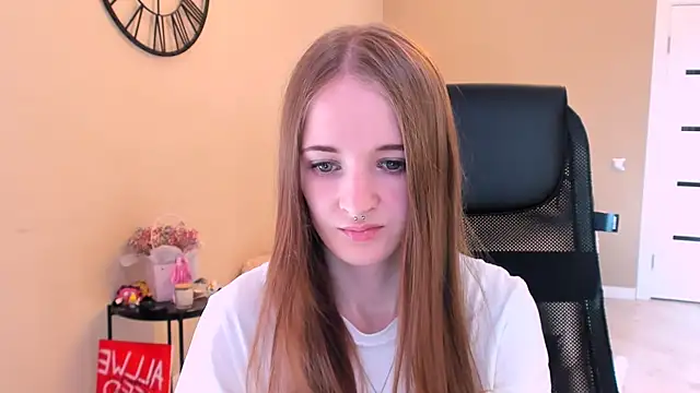 Snapshot of KateKayer chatting on 19, 10, 2025 KateKayer online show from 19, 10, 2025
