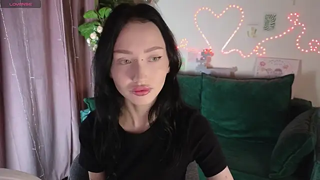 Snapshot of _holly_berry_ chatting on 5, 10, 2025 holly berry online show from 5, 10, 2025