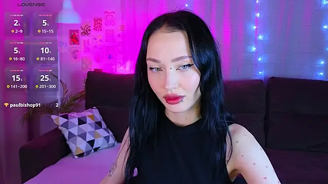 Snapshot of _holly_berry_ chatting on 10, 10, 2025 holly berry online show from 10, 10, 2025
