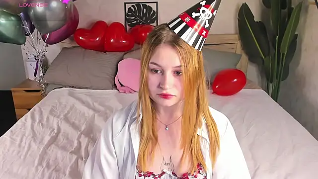 Snapshot of Christine_Wallker chatting on 13, 9, 2025 Christine Wallker online show from 13, 9, 2025