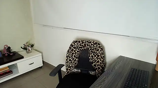  Victoria Collins online show from 28, 10, 2025