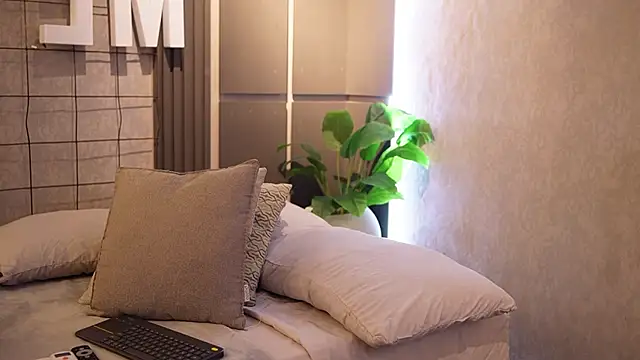 Susan wall online show from 15, 4, 2026