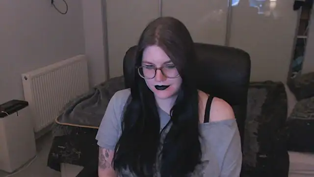 GothSuccubusBabe online show from 10, 6, 2026