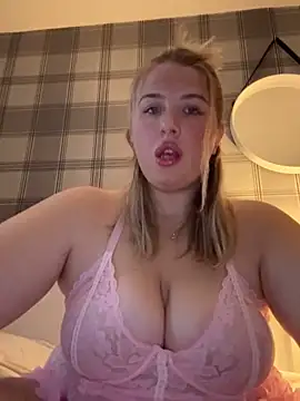 Snapshot of CutieCurvyGirlxo chatting on 14, 9, 2025 CutieCurvyGirlxo online show from 14, 9, 2025