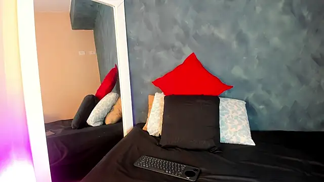 GingerMoon  online show from 7, 11, 2025