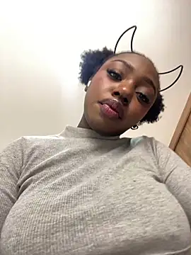 alissradiante1 online show from 8, 10, 2025