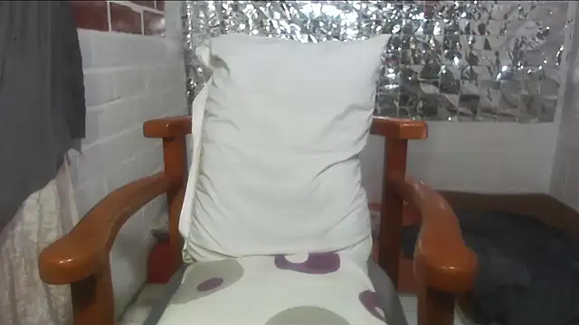 Snapshot of rose-crystal chatting on 4, 10, 2025 rose-crystal online show from 4, 10, 2025