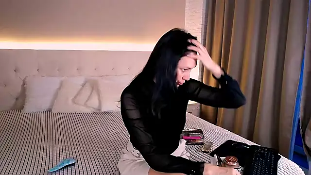 MonikaBelachi online show from 18, 11, 2025