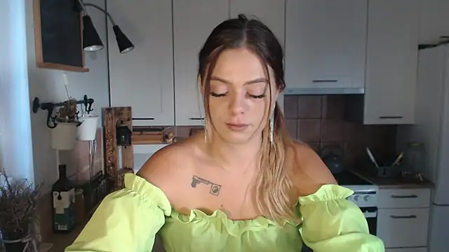 Snapshot of BuffyxLUST chatting on 2, 10, 2025 BuffyxLUST online show from 2, 10, 2025