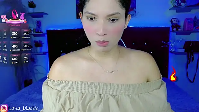 Luna blackk online show from 9, 10, 2025