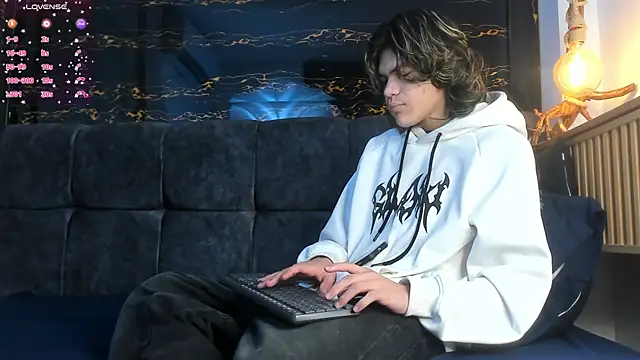 Diamond twink online show from 4, 11, 2025