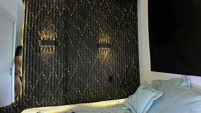 Snapshot of ZOETTAYLOR chatting on 13, 11, 2025 ZOETTAYLOR online show from 13, 11, 2025