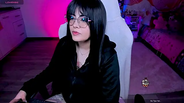 AlyssaRomanova online show from 14, 4, 2026