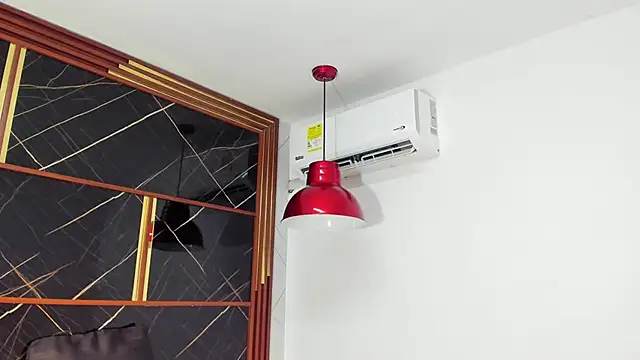 HannyThompson online show from 4, 6, 2026