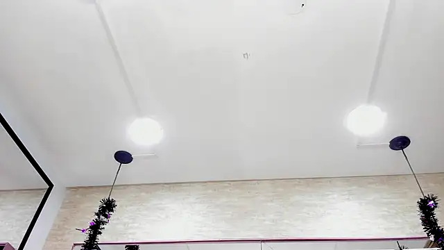 ThaliaCross online show from 1, 11, 2025