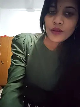 cute radhikaa online show from 3, 11, 2025