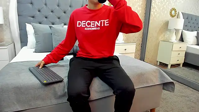 ZoeKrug online show from 18, 9, 2025