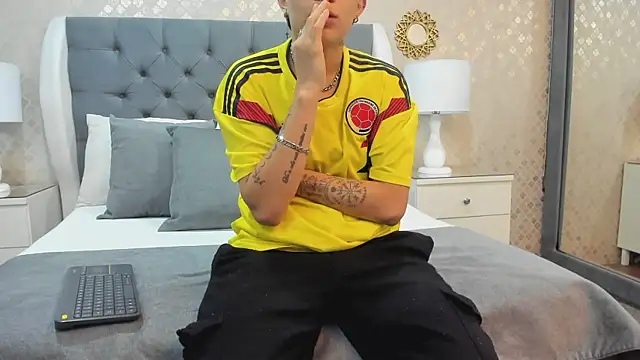 ZoeKrug online show from 2, 10, 2025