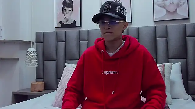 ZoeKrug online show from 27, 2, 2026