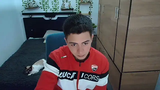 Snapshot of santii_ss chatting on 17, 5, 2026 santii ss online show from 17, 5, 2026