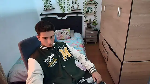 Snapshot of santii_ss chatting on 30, 6, 2026 santii ss online show from 30, 6, 2026