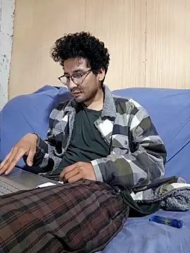 LecheDeSoya666 online show from 25, 11, 2025