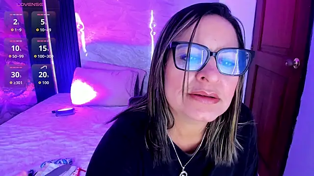 Snapshot of Agatha_Pleasure chatting on 27, 2, 2026 Agatha Pleasure online show from 27, 2, 2026