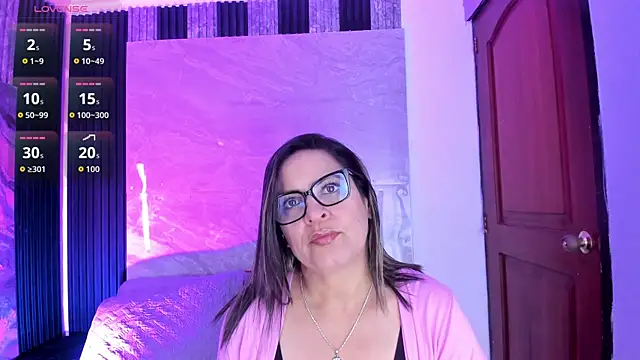 Snapshot of Agatha_Pleasure chatting on 3, 3, 2026 Agatha Pleasure online show from 3, 3, 2026