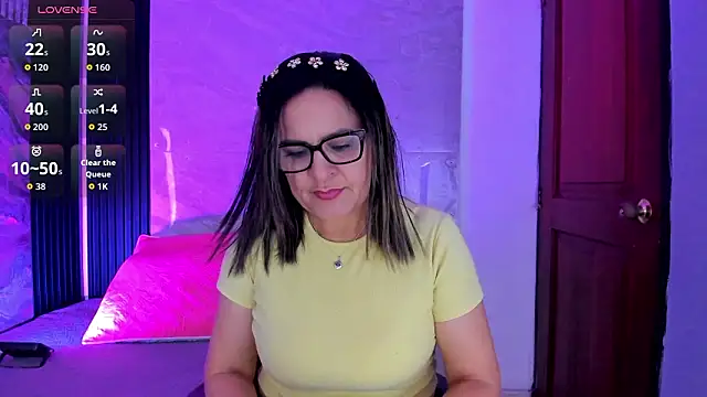 Snapshot of Agatha_Pleasure chatting on 4, 3, 2026 Agatha Pleasure online show from 4, 3, 2026