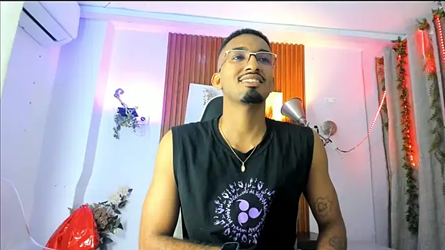 Snapshot of Darwin_mayo chatting on 13, 10, 2025 Darwin mayo online show from 13, 10, 2025