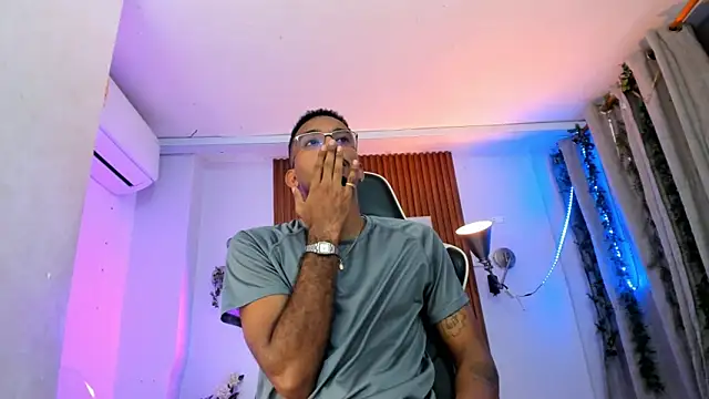 Snapshot of Darwin_mayo chatting on 24, 10, 2025 Darwin mayo online show from 24, 10, 2025