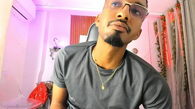 Snapshot of Darwin_mayo chatting on 28, 10, 2025 Darwin mayo online show from 28, 10, 2025