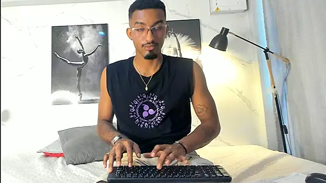 Snapshot of Darwin_mayo chatting on 3, 11, 2025 Darwin mayo online show from 3, 11, 2025