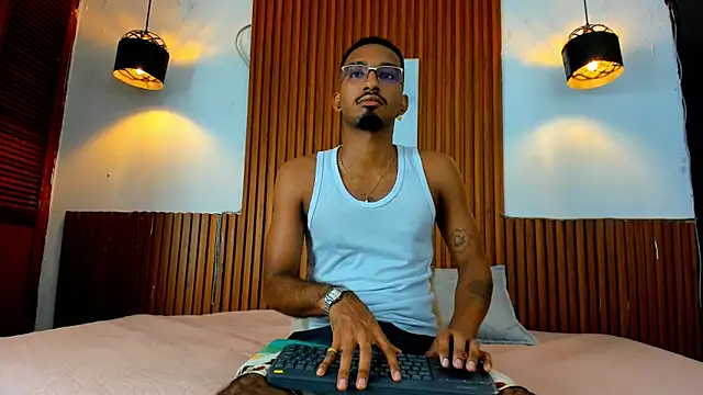 Snapshot of Darwin_mayo chatting on 5, 11, 2025 Darwin mayo online show from 5, 11, 2025