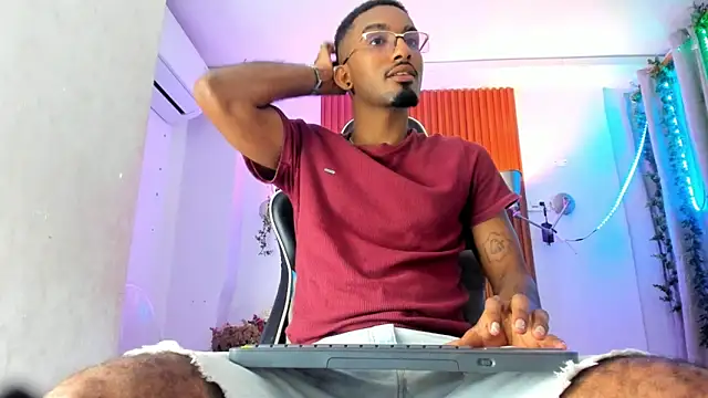 Snapshot of Darwin_mayo chatting on 12, 11, 2025 Darwin mayo online show from 12, 11, 2025