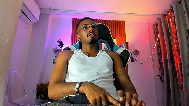 Snapshot of Darwin_mayo chatting on 18, 11, 2025 Darwin mayo online show from 18, 11, 2025