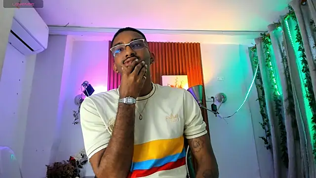 Snapshot of Darwin_mayo chatting on 20, 11, 2025 Darwin mayo online show from 20, 11, 2025